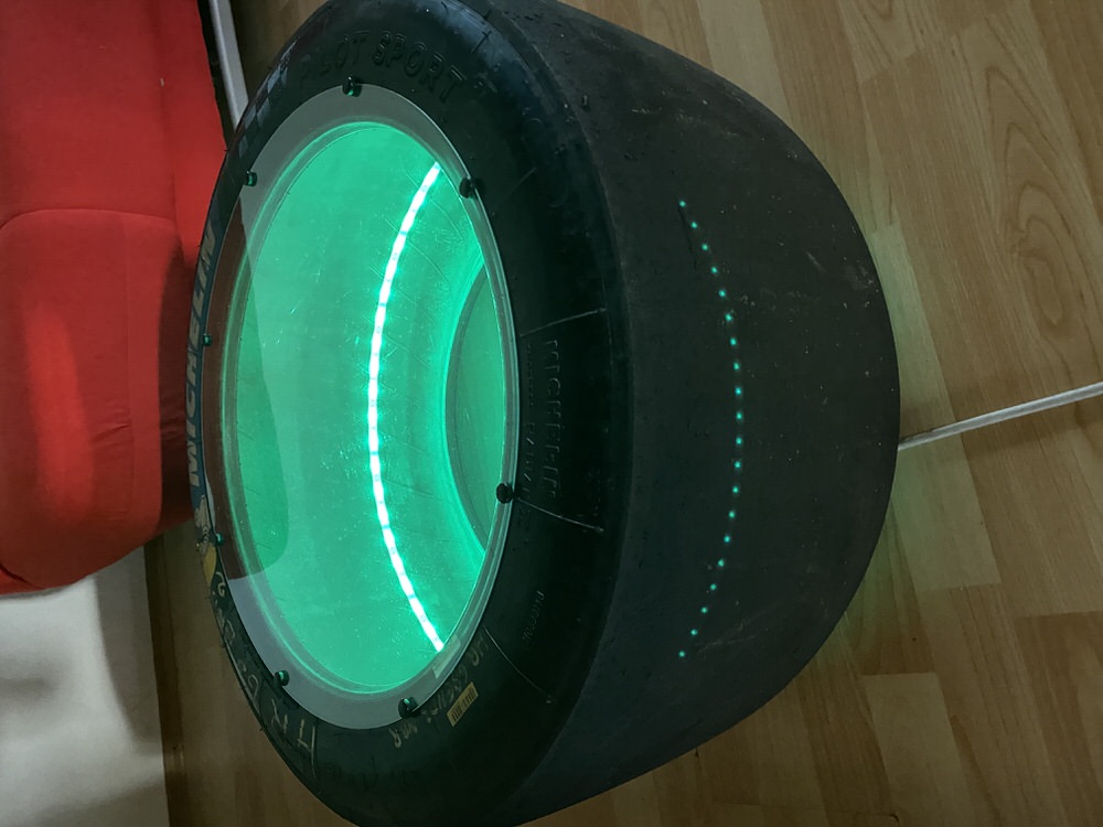DTM, F 1 Racing-Slick Beistelltisch mit LED Beleuchtung u. klarer Tischplatte